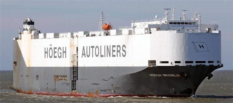 Aus Bremerhaven kommt der Autotransporter „Höegh Brasilia“ heute im Hamburger Hafen an. Am HHLA Unikai wird das Schiff erwartet. 5400 Fahrzeuge haben auf dem Transporter Platz. Das Schiff wurde 2007 gebaut, es ist 180 Meter lang und 32 Mete