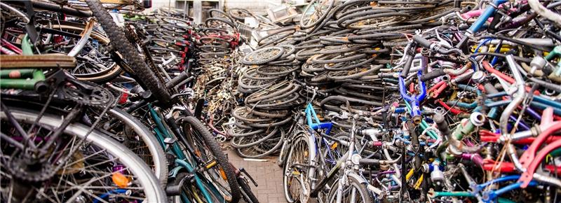 Bei einer Razzia in Rothenburgsort hat die Polizei 1500 möglicherweise gestohlene Fahrräder sichergestellt.