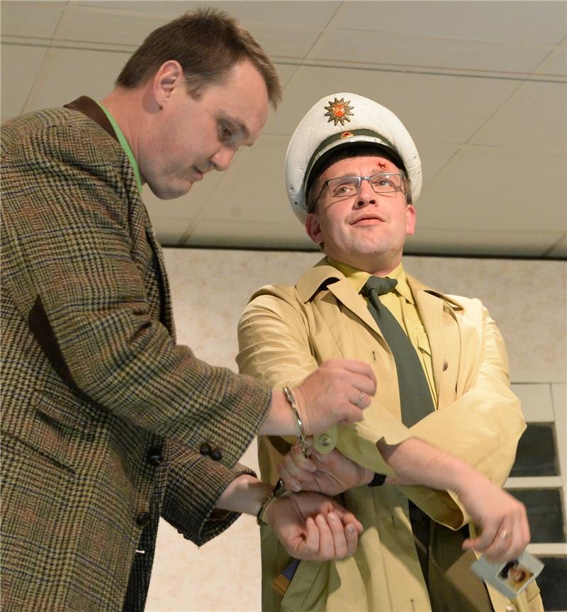Theater: Auch Gäste sind verdächtig Theater: Auch Gäste sind verdächtig