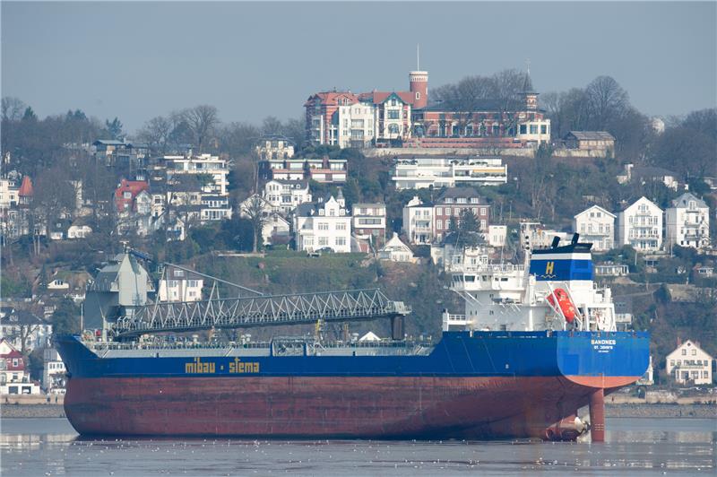 "Sandnes" vor Neuenfelde auf Grund gelaufen "Sandnes" vor Neuenfelde auf Grund gelaufen