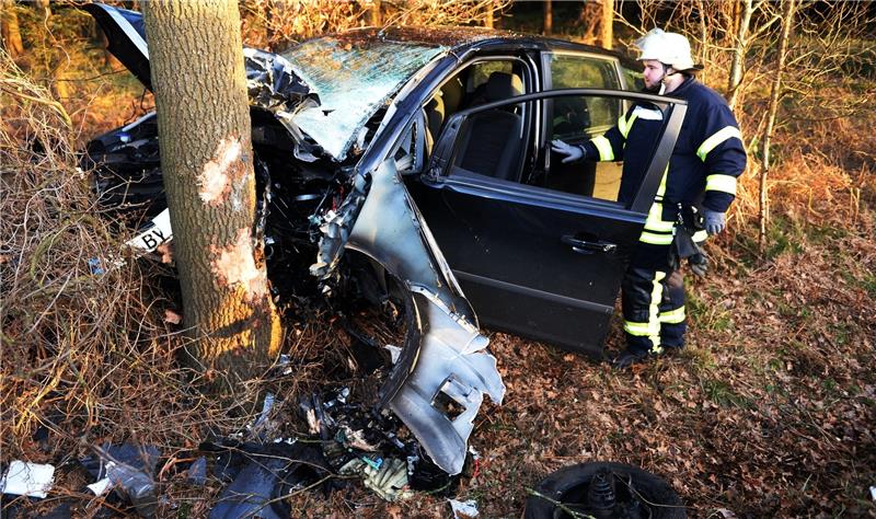 44-jähriger Autofahrer stirbt an der Unfallstelle in Aspe