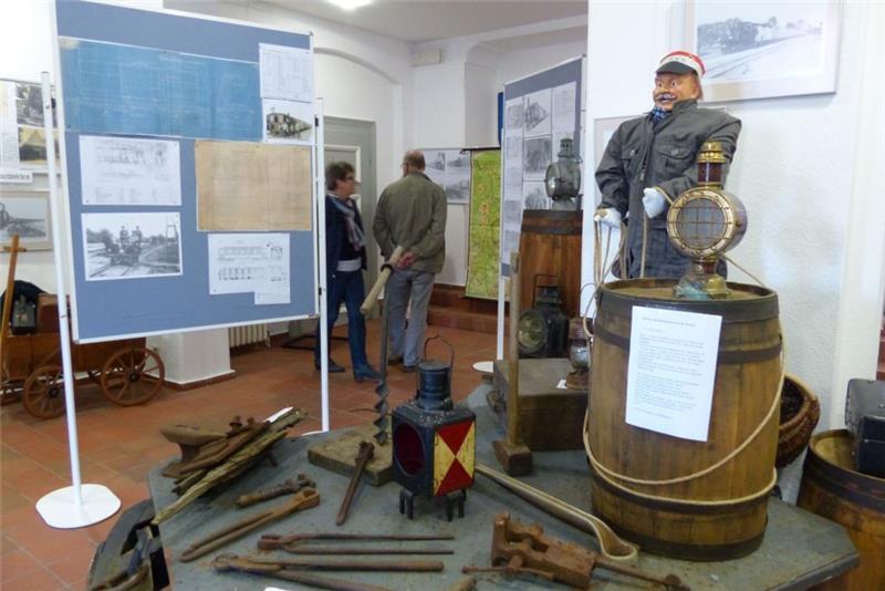 Das war die Kehdinger Klütenbahn Blick in die Ausstellung im Freiburger Rathaus.