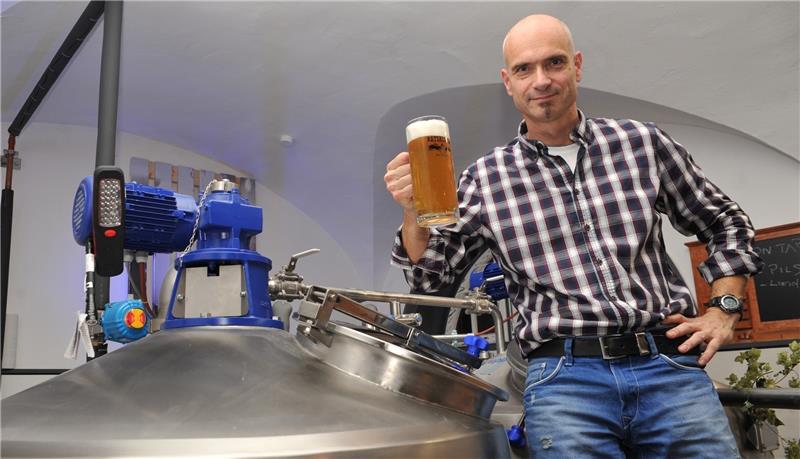 Braumeister Dirk Domagalla will in Zukunft bis zu fünf Sorten Bier im Ratskeller brauen und anbieten. Foto Wisser