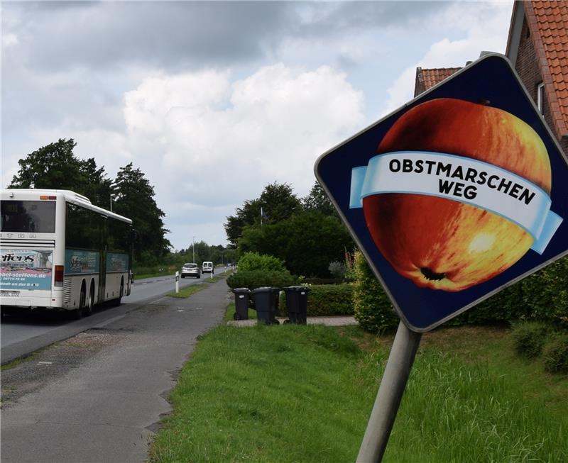 Bus-Touren mit Touristen auf dem Obstmarschenweg in Königreich.