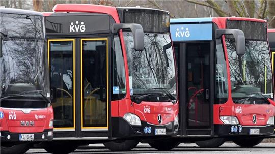 Busse der Kieler Verkehrs Gesellschaft (KVG) stehen im Depot.