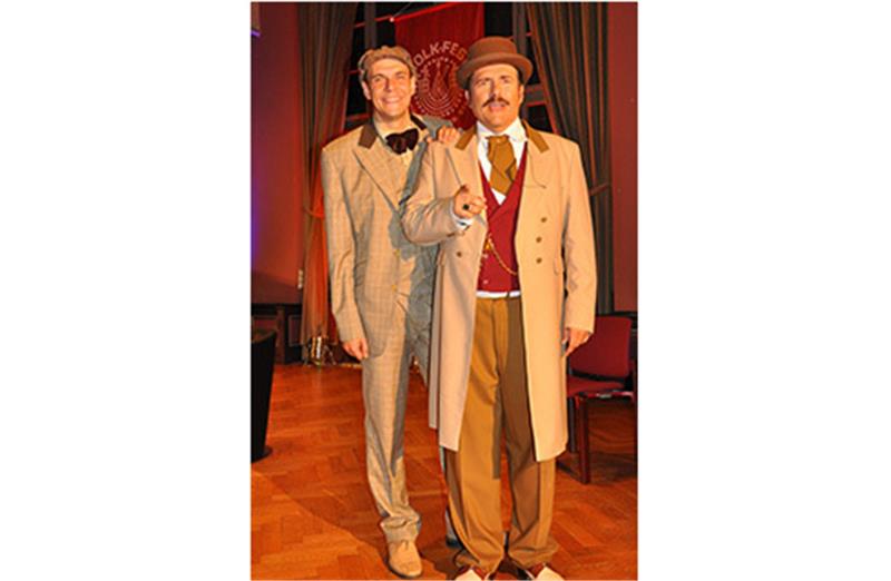 Danny Richter (links) als Detektiv Sherlock Holmes und Roland Kalweit als Assistent Watson. Foto Lankuttis