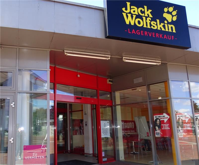 Das Jack-Wolfskin-Outlet , damals noch im Marktplatzcenter, wurde im Februar 2015 überfallen. Foto Lepél