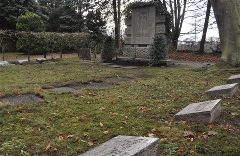 Der Platz zum Gedenken an die Unfallopfer vom 14. Dezember 1934 auf dem Stader Horst-Friedhof. Hier sollen nach der Trauerfeier 500 Kränze gelegen haben.  Foto: Strüning