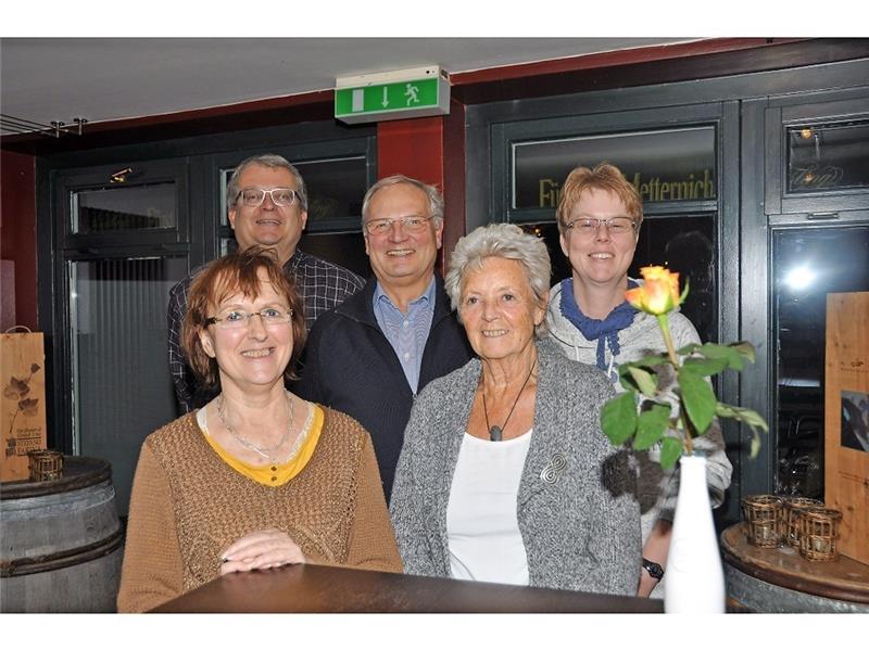 Der neue Vorstand ist der alte: Rosemarie Gaubatz, Helmar Putz, Peter Feig, Margret Weinhold und Anke Oldenburg. Foto: Aldag