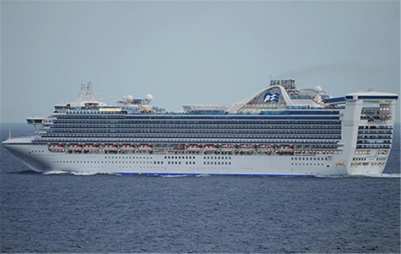 Die „Caribbean Princess“ ist am Mittwoch auf der Elbe zu sehen, bevor sie erstmals in der Hamburger HafenCity festmacht. Foto Hasenpusch