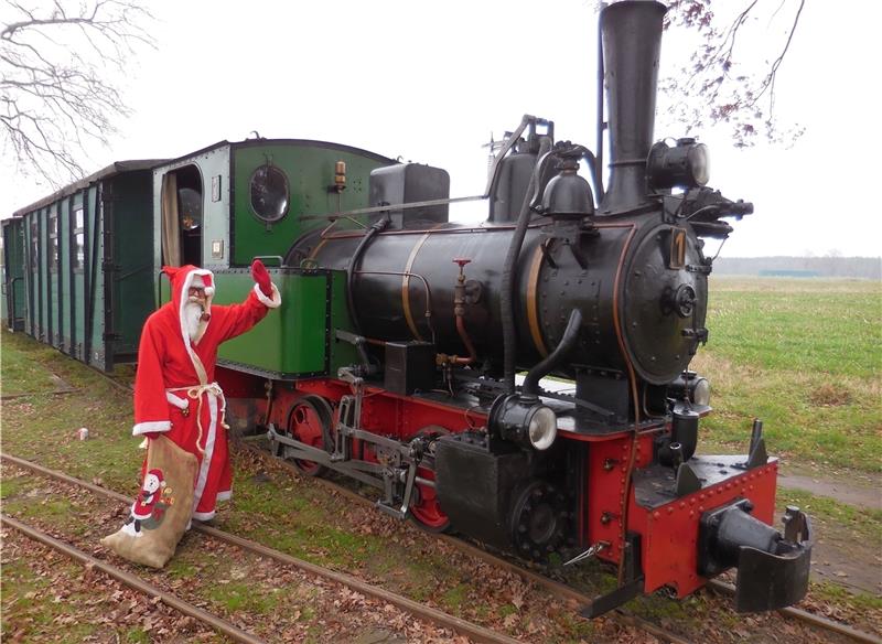 Die Dampflokomotive des Deinster Kleinbahnmuseums fährt zu Nikolaus .