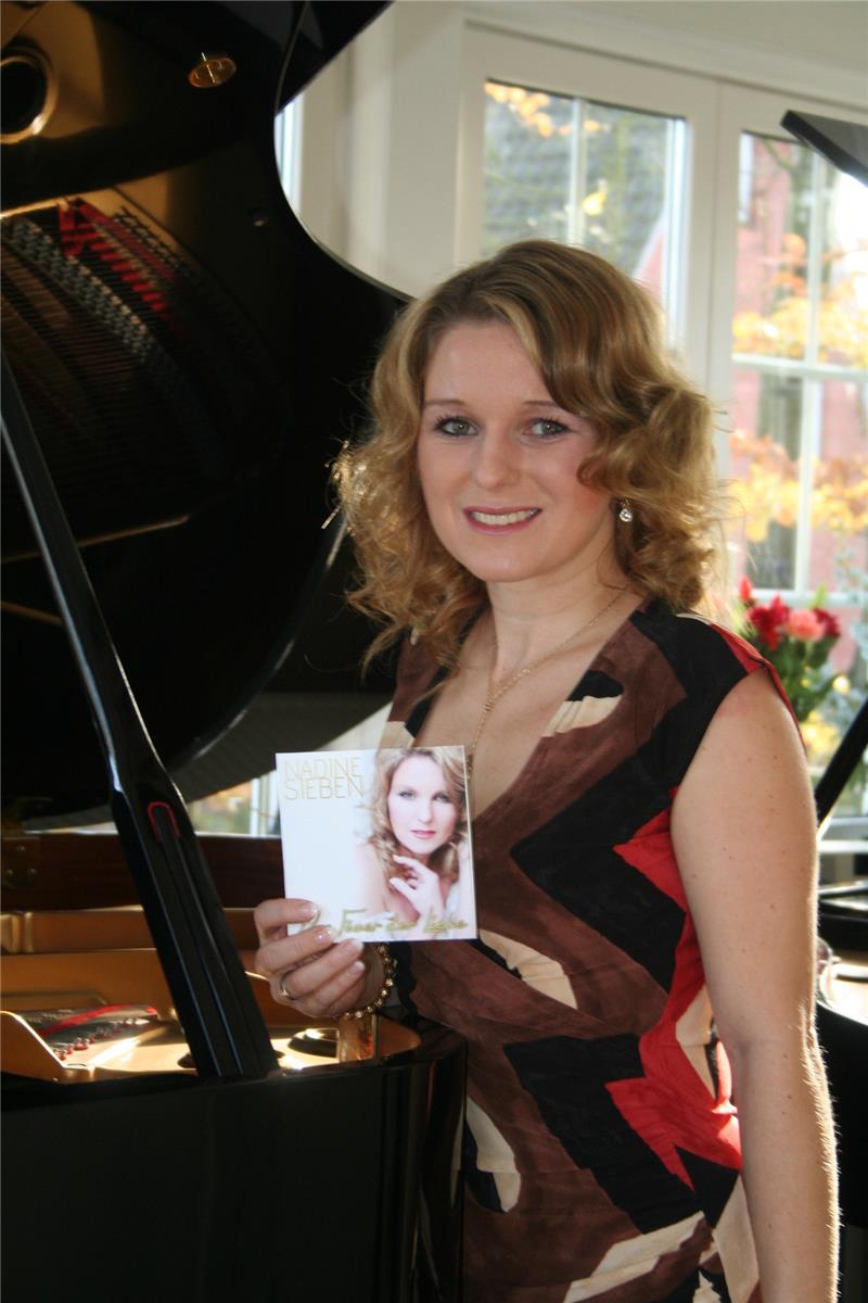 Die Horneburgerin Nadine Sieben mit ihrer Single.
