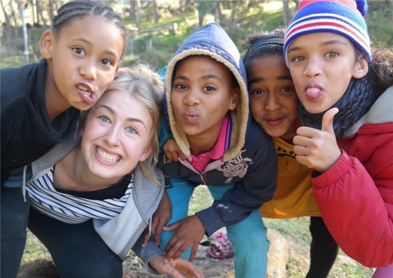 Die Horneburgerin Sarah Gittermann (Zweite von links) half in Südafrika als Freiwillige bei einem Sozialprojekt für Kinder. Fotos privat