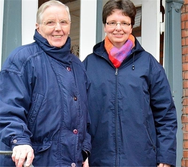 Die Missionsschwestern Theresia Maria (links) und Stefanie blicken auf spannende Jahre in Harsefeld zurück. Auf dem Bild fehlt Schwester Annette, die ebenfalls geht. Foto Beneke