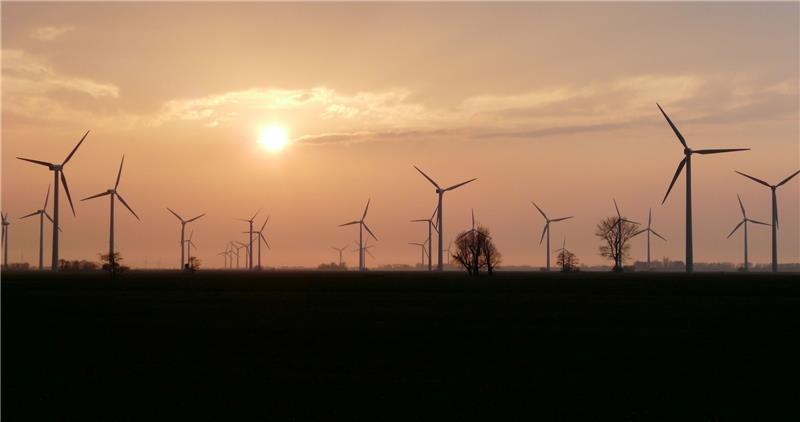 Die Politik in der Samtgemeinde Nordkehdingen sagt weiter Ja zur Windkraft (hier eine Anlage bei Oederquart). Foto Archiv/Eidtmann