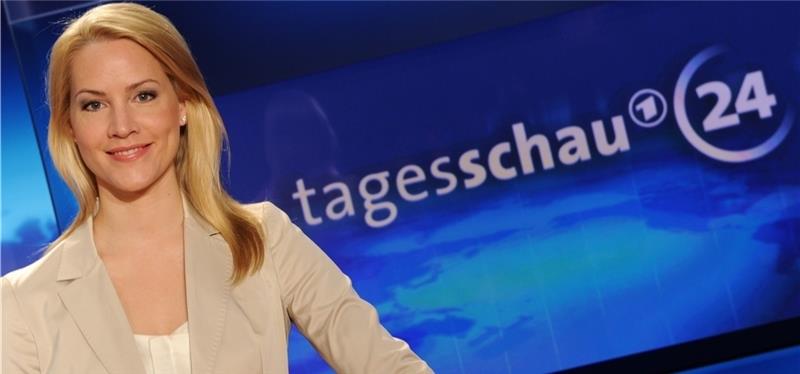 Die meisten Deutschen kennen sie aus der Hauptausgabe der „Tagesschau“ um 20 Uhr: die Journalistin, Fernsehmoderatorin und Nachrichtensprecherin Judith Rakers . Foto Warmuth/dpa