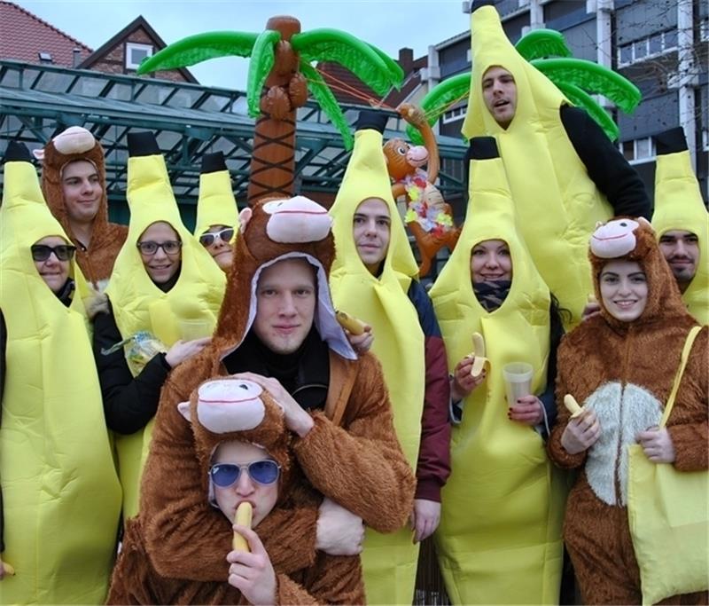 Die originellste Gruppe: die Affen und Bananen .