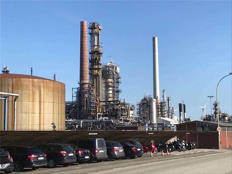 Ein Störfall in der Abfackelung der Holborn-Raffinerie in Harburg sorgt derzeit für einen gasähnlichen Geruch in der Region.