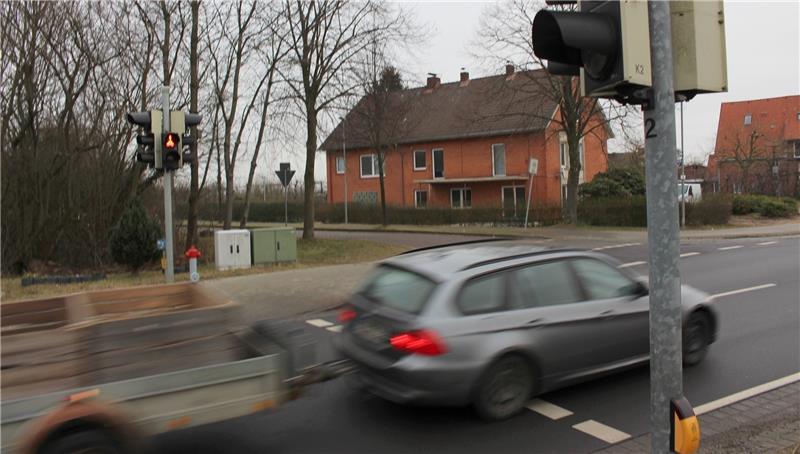 Eine zusätzliche Signalanlage soll den Schulweg in Hollern-Twielenfleth sicherer machen. Die Kostenübernahme ist noch unklar. Foto Richter