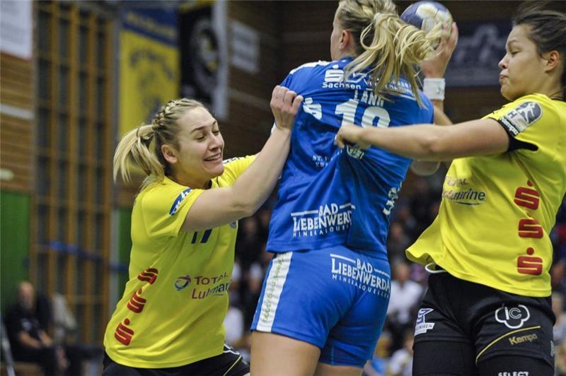 Nachbericht zum DHB-Pokal: Das Spiel mit der siebten Feldspielerin Foto: Jürgens