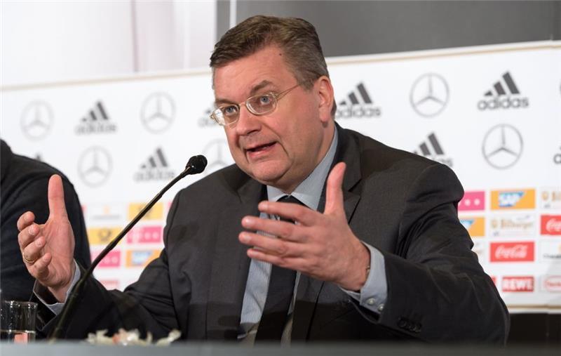 DFB-Präsident Reinhard Grindel zu Gast beim ersten D/A-Heimspiel Foto: dpa