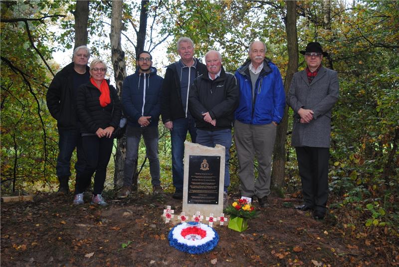 Gedenkstein für britische Bomber-Besatzung bei Buxtehude enthüllt Fotos: Vasel