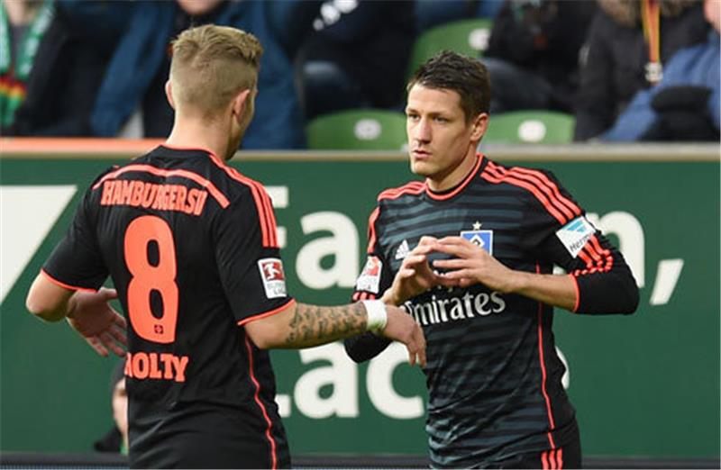 Hamburgs Torschütze zum 0:1 Ivo Ilicevic (rechts) jubelt mit Lewis Holtby. Foto dpa