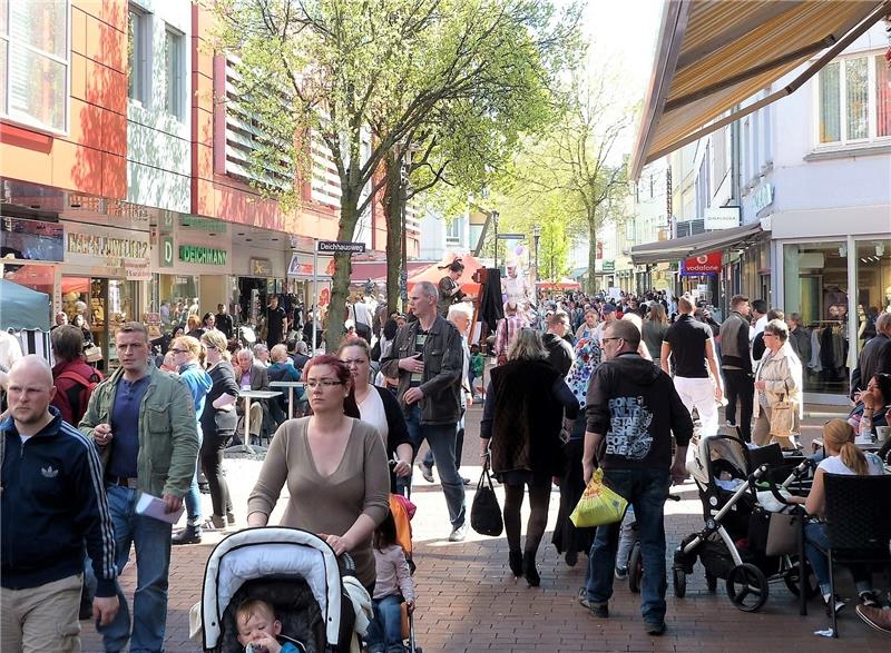 Harburg – hier die Lüneburger Straße – hat einen hohen Anteil an Menschen mit Migrationshintergrund : 38 Prozent. Viele davon sind Muslime.