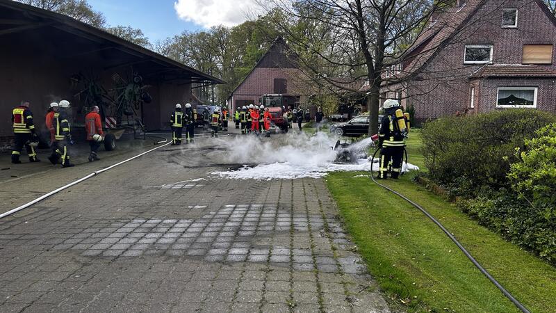 In Bremervörde hat ein Rasenmäher fast einen Scheunenbrand ausgelöst.