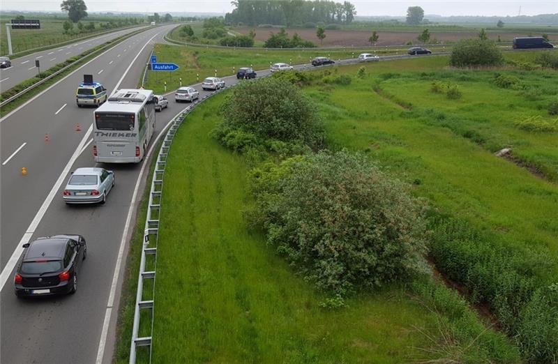 In Dollern müssen die Fahrzeuge die Autobahn verlassen. Foto: Beneke