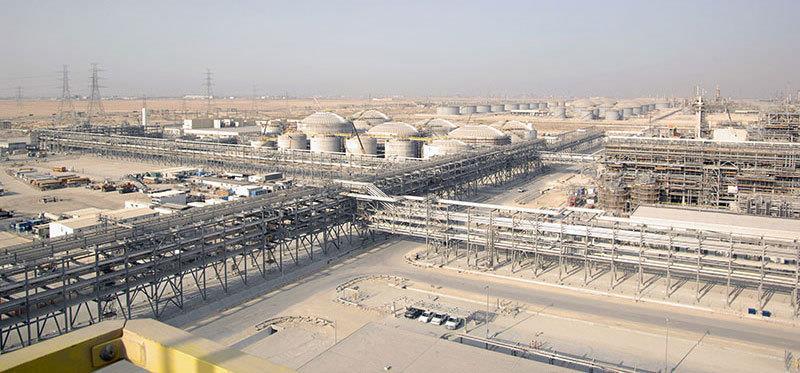 In Saudi Arabien entsteht zurzeit die größte Chemiefabrik der Welt (Foto). Dow-Fachleute schulten rund 200 Mitarbeiter von Sadara im Stader Werk.