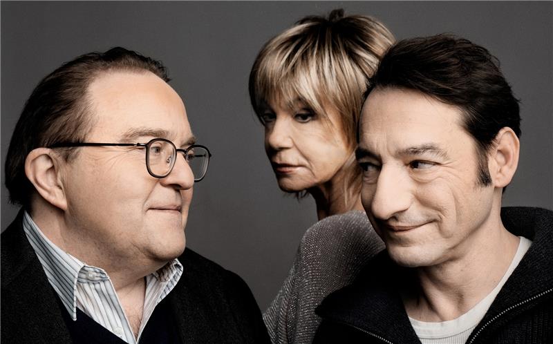 In der deutschsprachigen Aufführung von „4000 Tage“ geht es nicht gerade leichtfüßig zu. Gustav Peter Wöhler, Judy Winter und Boris Aljinovic (von links) liefern sich einen prägnanten Schlagabtausch .