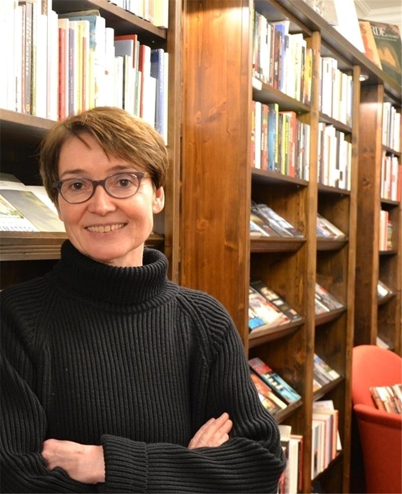 In ihrer Buchhandlung „Literatur im Zimmer“ in Buxtehude bietet Rita Körner viele Bücher an, die auch in ihrem privaten Bücherregal zu finden sind. Foto Meybohm