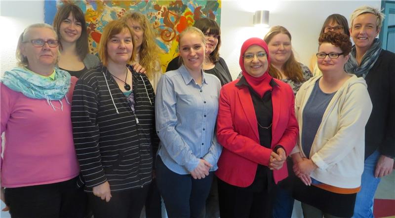 Interkulturelle Kompetenz in der Kindertagespflege im Workshop vermittelt: Dr. Dunja Sabra (vorne, Zweite von rechts) mit Tagesmüttern aus Jork, Horneburg und Lühe.
