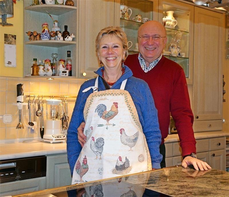 Karen und Frank Schollemann in ihrer Küche.
