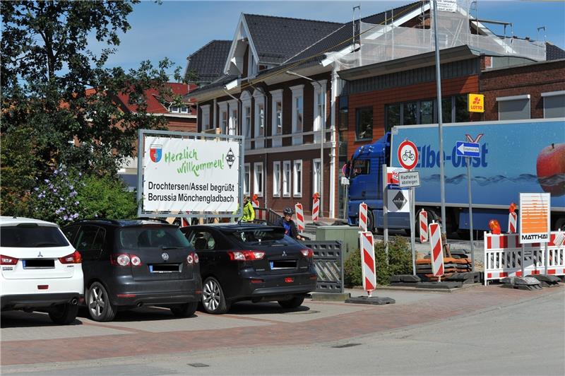 DFB-Pokal-Spiel in Drochtersen: Das Parkkonzept steht Mehr als 7000 Menschen werden am Sonnabend, 20. August, zum DFB-Pokalspiel zwischen der SV Drochtersen/Assel und Borussia Mönchengladbach in Drochtersen erwartet. D/A und die Gemeinde haben ein Parkkonzept ausgearbeitet.