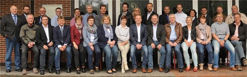 Mit diesem Foto werben die Christdemokraten : 34 Frauen und Männer bewerben sich um die Gunst der Bürger aus der Samtgemeinde Harsefeld. Foto Fotostudio Augenblicke
