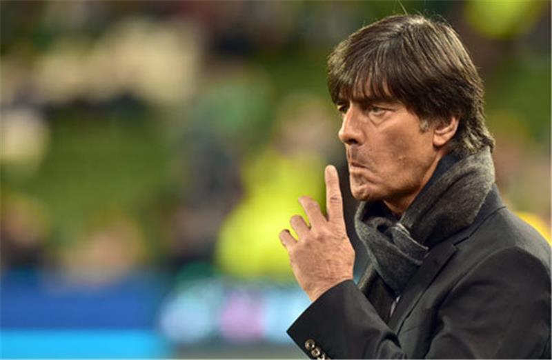 Nicht begeistert vom Auftritt seines Teams: Bundestrainer Joachim Löw. Foto dpa