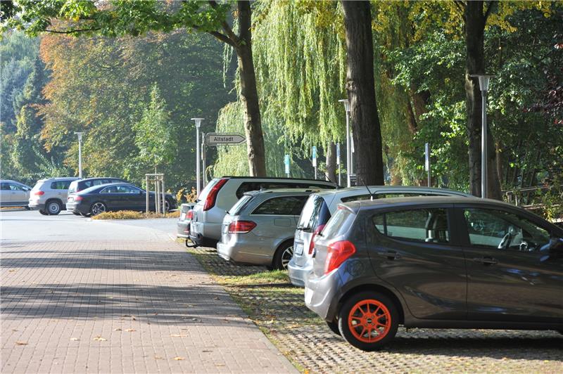 Parken rund um die Buxtehuder Altstadt. Das ist für Besucher und Anwohner ein wichtiges Thema.  Foto: Wisser