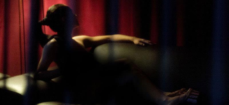 Romantisch oder sinnlich geht es selten zu beim bezahlten Sex . Auch westliche Länder stellen Prostitution unter Strafe – für die Freier. Foto: Murat/ dpa