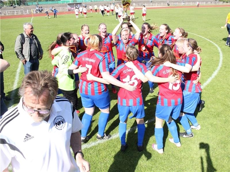 Titelverteidigung: Die zweite Frauenmannschaft des FC Oste/Oldendorf hatte den Kreispokal schon in der vergangenen Saison gegen Dornbusch gewonnen. Dieses Mal setzte sich der Kreisligist mit 2:0 gegen den unbesiegten Kreisliga-Meister VfL G