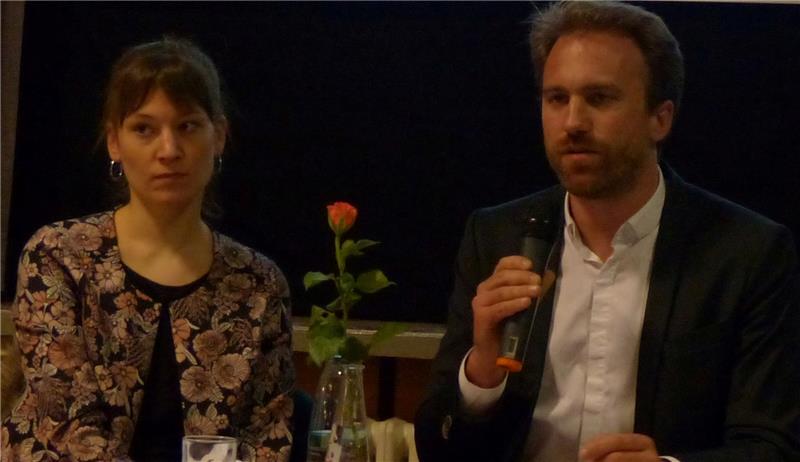 Valerie Blankenhorn und Thomas Wagner informier- ten das Publikum im Burweg. Foto Eidtmann