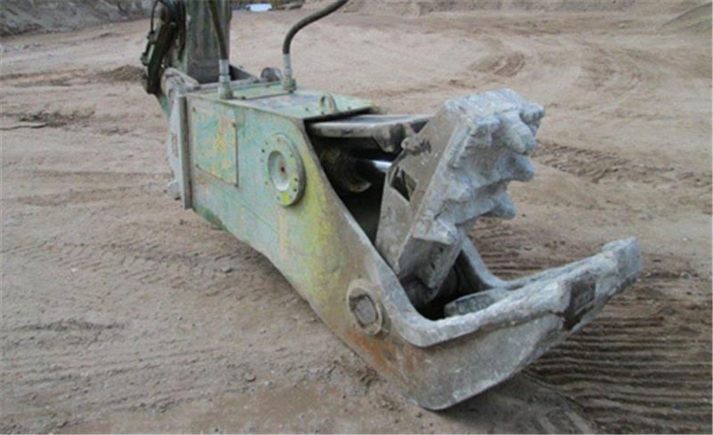 Baumaschinen gestohlen Vergleichsbild eines Betonzerbröselers.