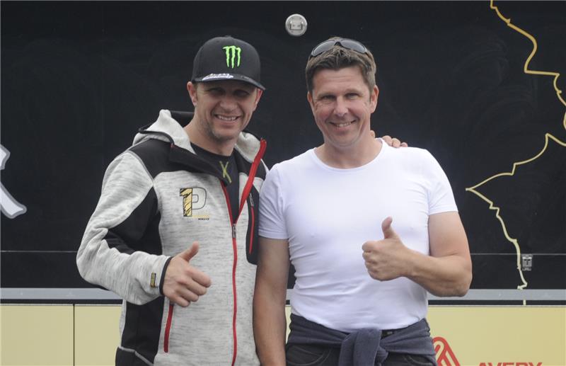 Weltmeister Petter Solberg (links) und ACN-Chef Andreas Steffen. Foto Borchers