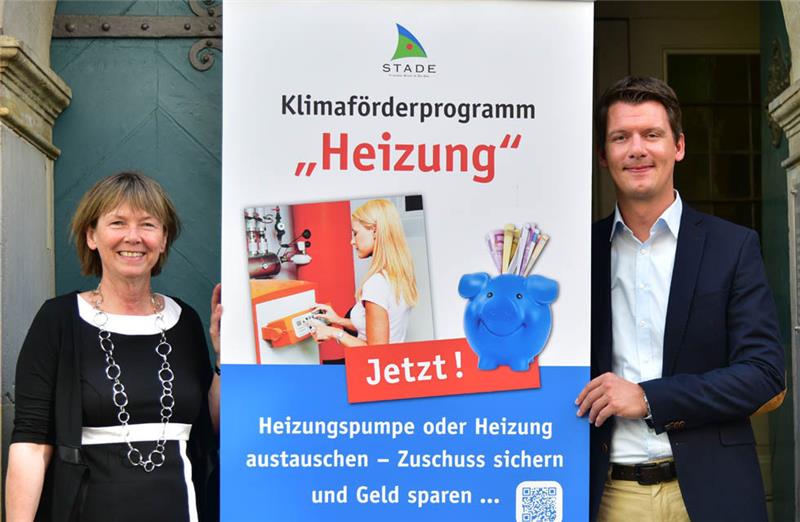 Werben für das Klimaförderprogramm: Bürgermeisterin Silvia Nieber und Klimaschutzmanager Matthias Ruths. Foto Beneke