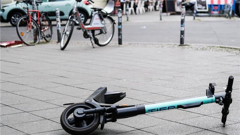  2024 ist die Zahl der Unfälle von E-Scootern mit Verletzten oder Toten stark gestiegen. (Archivfoto)