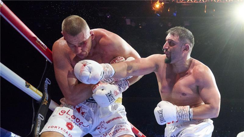 Bereit für Mega-Kampf: Kabayel fordert Champion Usyk heraus Agit Kabayel (r) in Aktion gegen Damian Knyba.