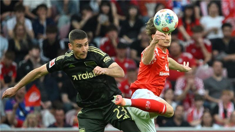 Tennisbälle und historischer Sieg: Union mit 3:1 in Mainz Andrej Ilic (l) brachte die Gäste in Führung.