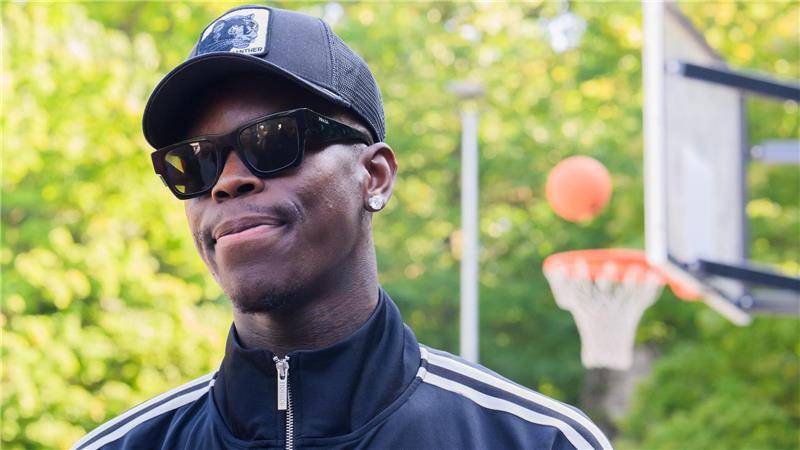  Basketball-Welt- und Europameister Dennis Schröder feiert in den USA. (Archivbild)