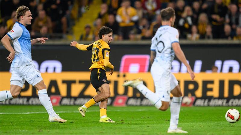  Ben Bobzien (M, Dynamo Dresden) trifft zum 1:2.